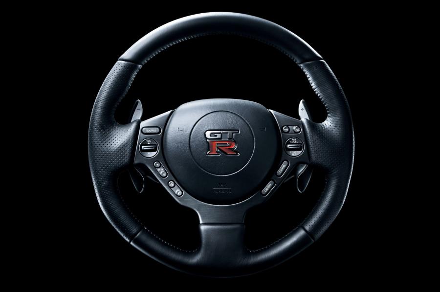  Nissan GT-R 2011 года  (фото 71 из 87)